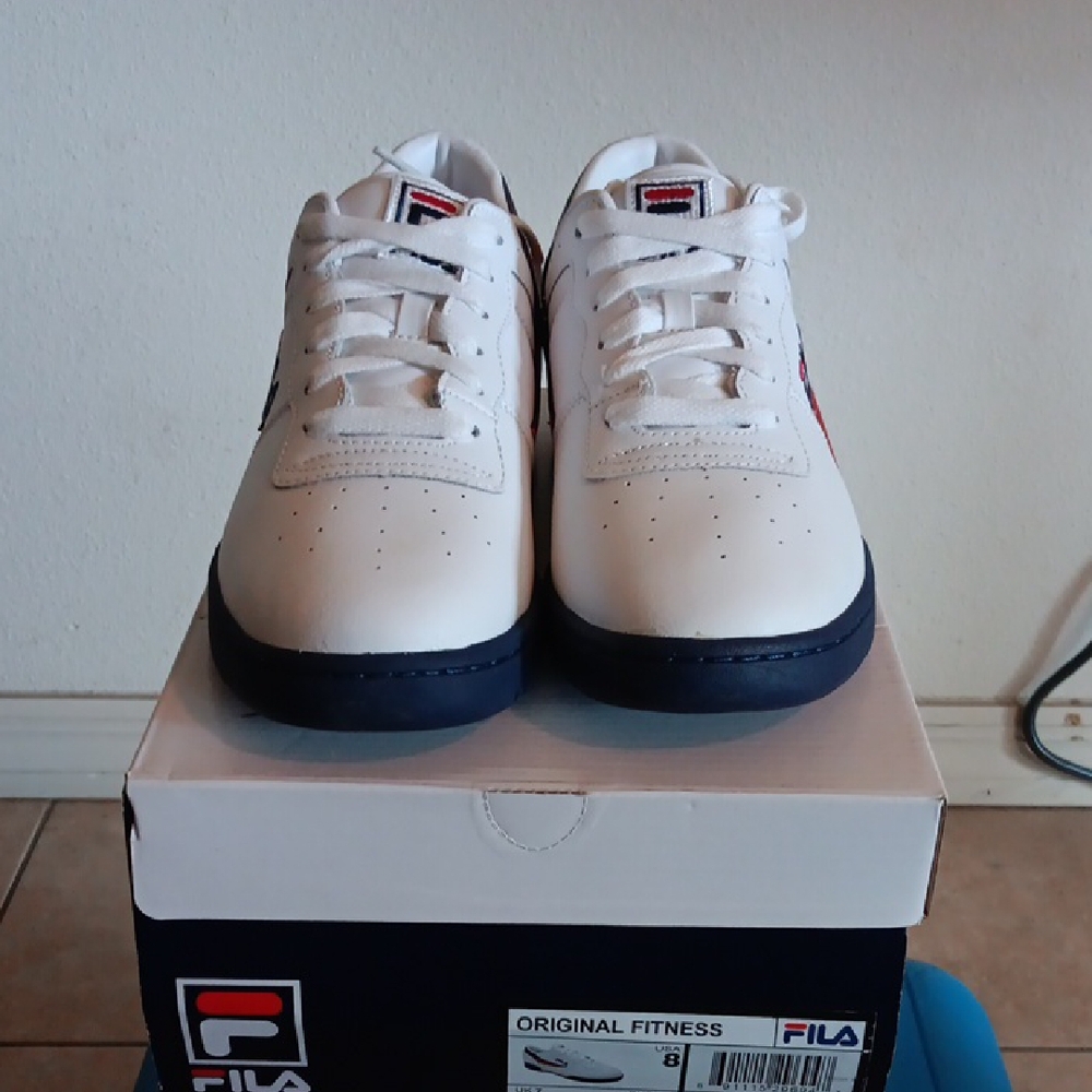 Fila Men's White and Navy Sneakers